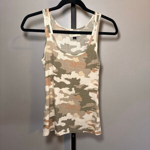 Pack of two‎ Women's Universal Thread Tank Top S Camo & Pink